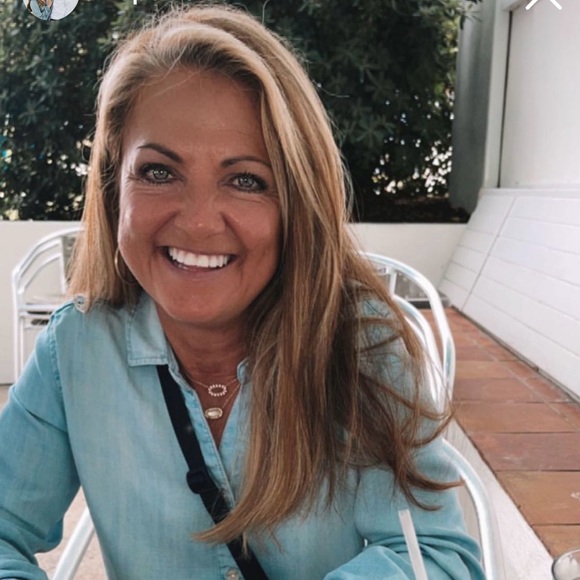 Meet your Posher, Lori - Picture 1 of 2